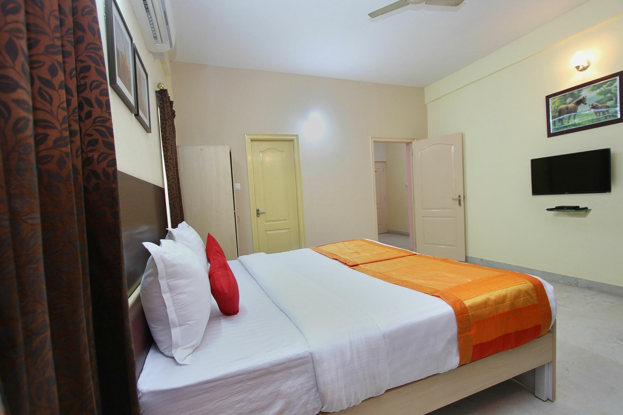 Capital O 5379 The Roy Grand Inns Bangalore Dış mekan fotoğraf
