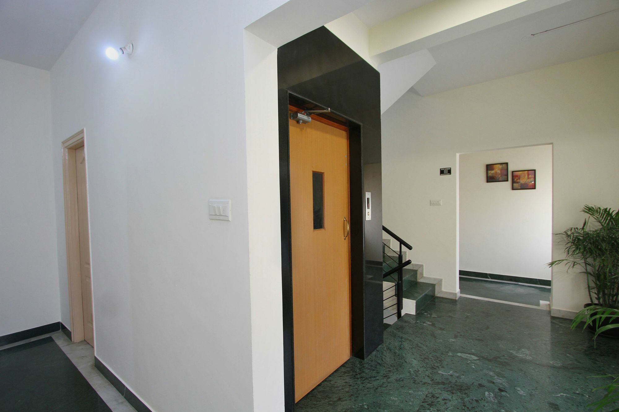 Capital O 5379 The Roy Grand Inns Bangalore Dış mekan fotoğraf