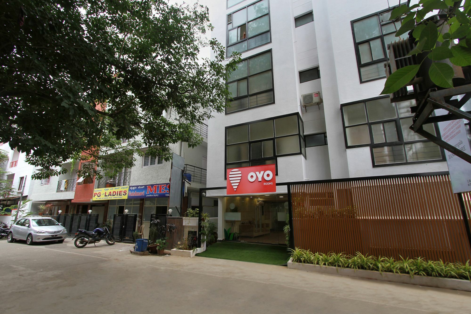 Capital O 5379 The Roy Grand Inns Bangalore Dış mekan fotoğraf